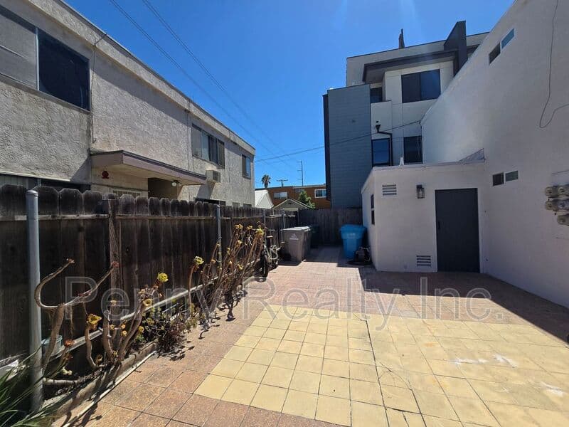 San Diego Condo: 2861 Polk Ave.