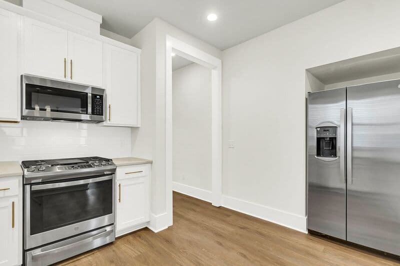 Summerville Townhome: 254 Symphony Ave