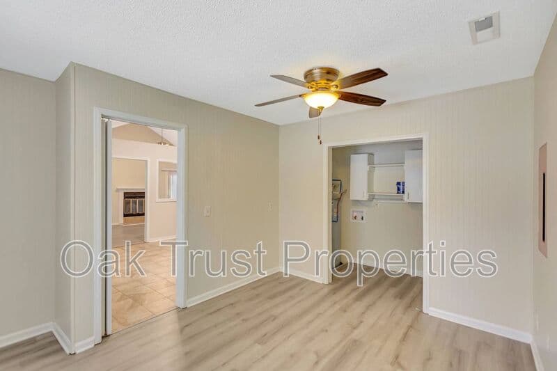 Charleston House: 1755 River Front Drive
