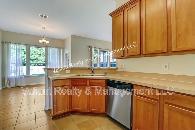 Jacksonville House: 8391 Candlewood Cove Trail