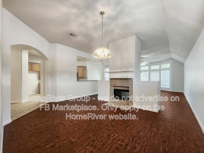 Pearland House: 3536 Pine Valley Dr