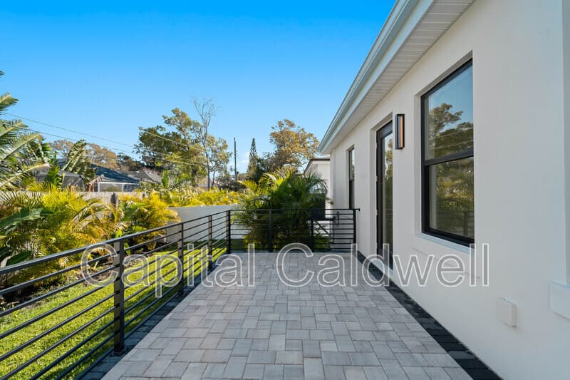 Sarasota House: 2345 Bahia Vista St