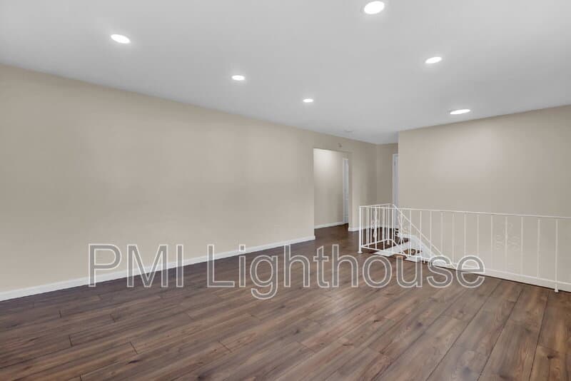 Huntington Station House: 164 W 19th St