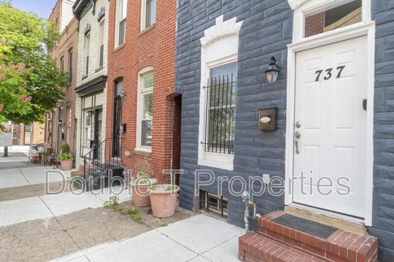 Baltimore Townhome: 737 N Chester St