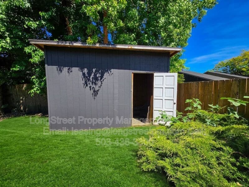 Philomath House: 2711 Newton St