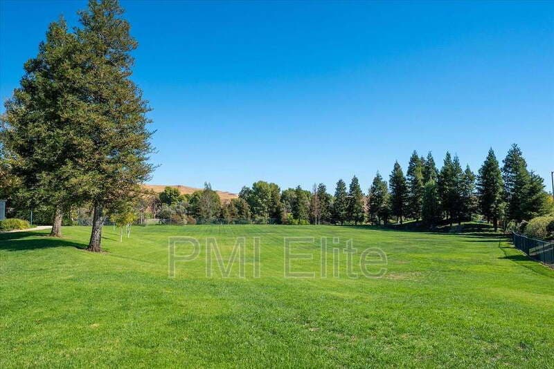 Castaic House: 32029 Cypress Way