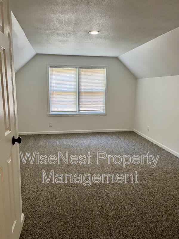 Olathe House: 1920 East 153rd Terrace