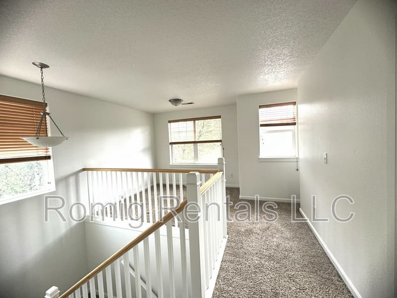 Vancouver House: 5822 Northeast 59th Circle