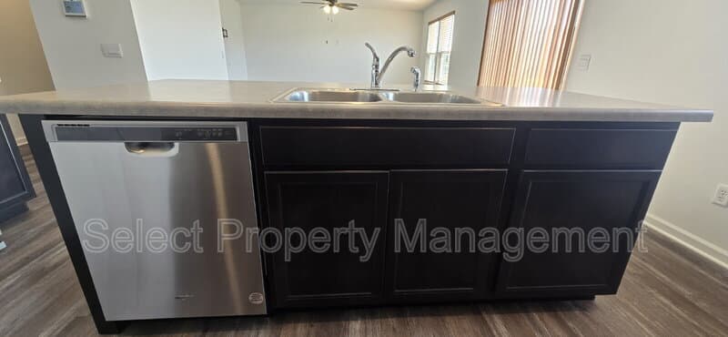 Fort Wayne House: 1396 Livingston Lakes Way