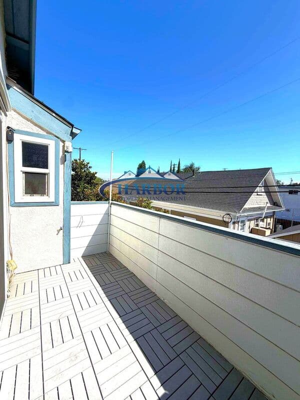 Long Beach Townhome: 533 Walnut Avenue