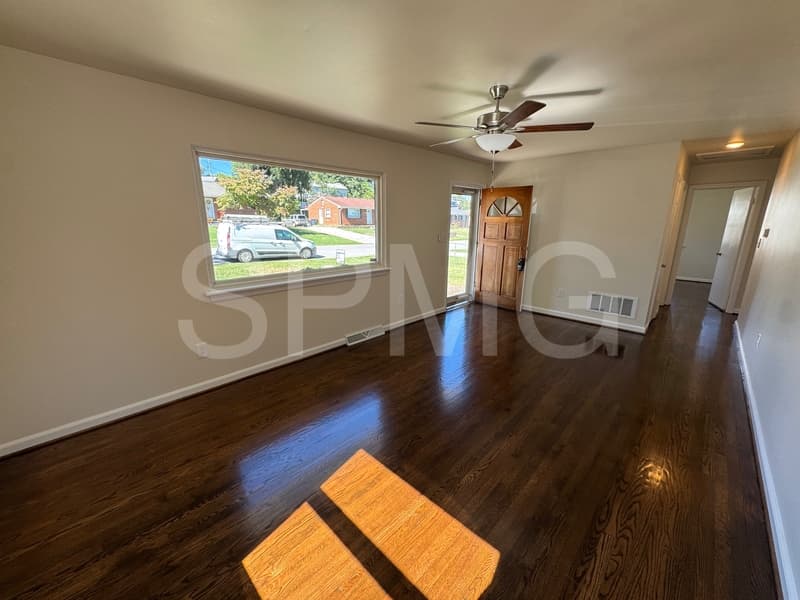 Roanoke House: 216 Nancy Drive Northwest