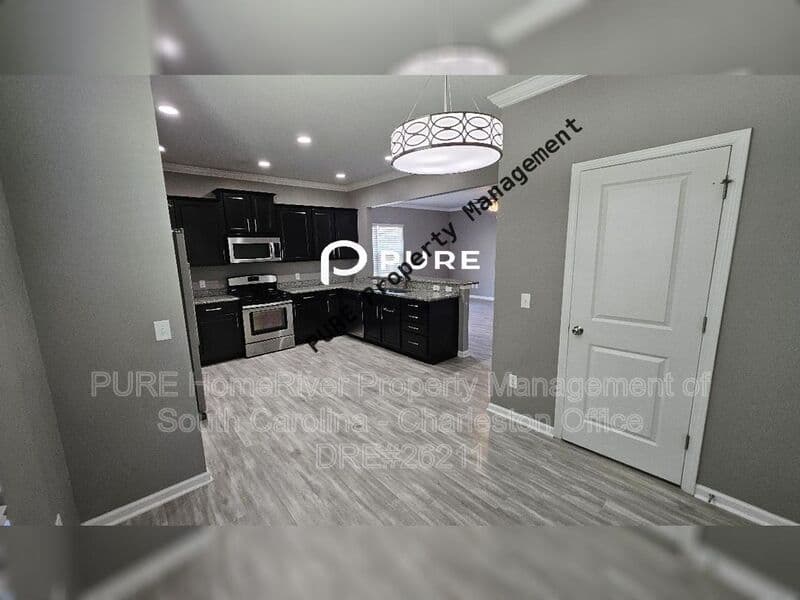 Summerville House: 308 Cantley Ct