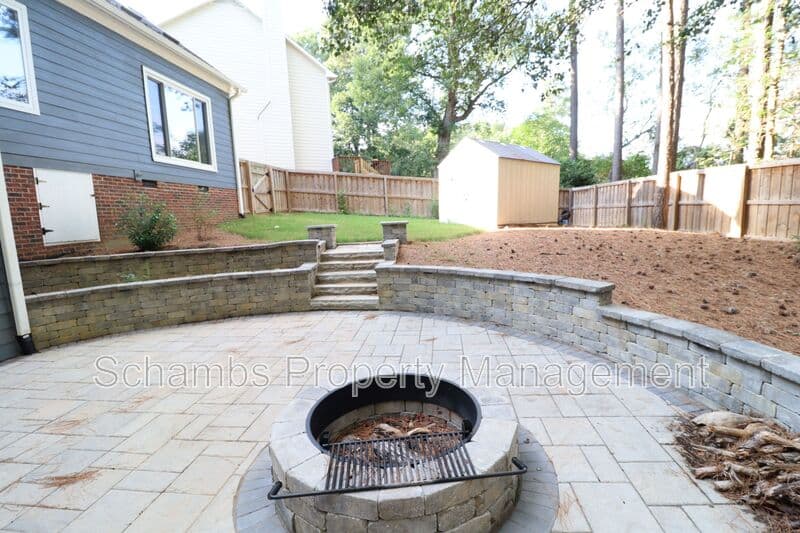 Cary House: 106 Kensbury Cir