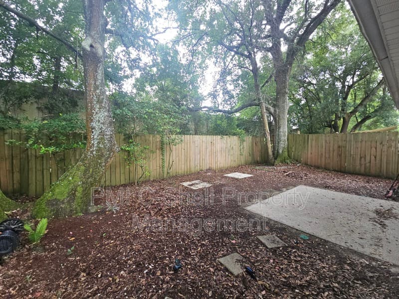 Pensacola House: 111 Wildflower Ln
