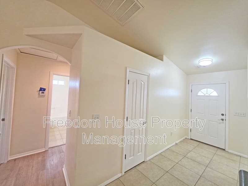 Pahrump House: 701 Mount Charleston Drive