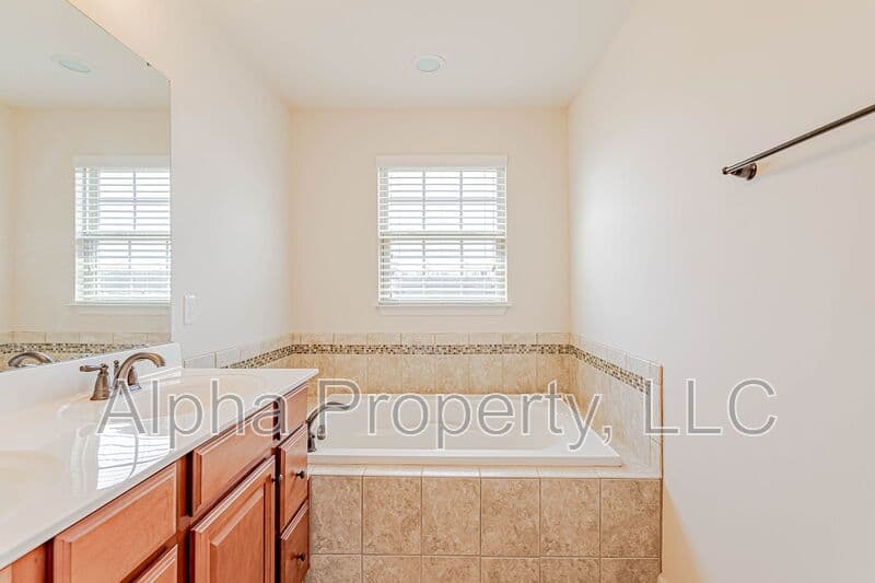 Greer Townhome: 12 Irvington Dr