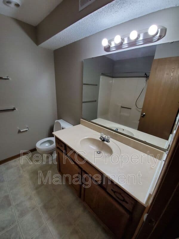 Smithville Condo: 211 W. Main Street