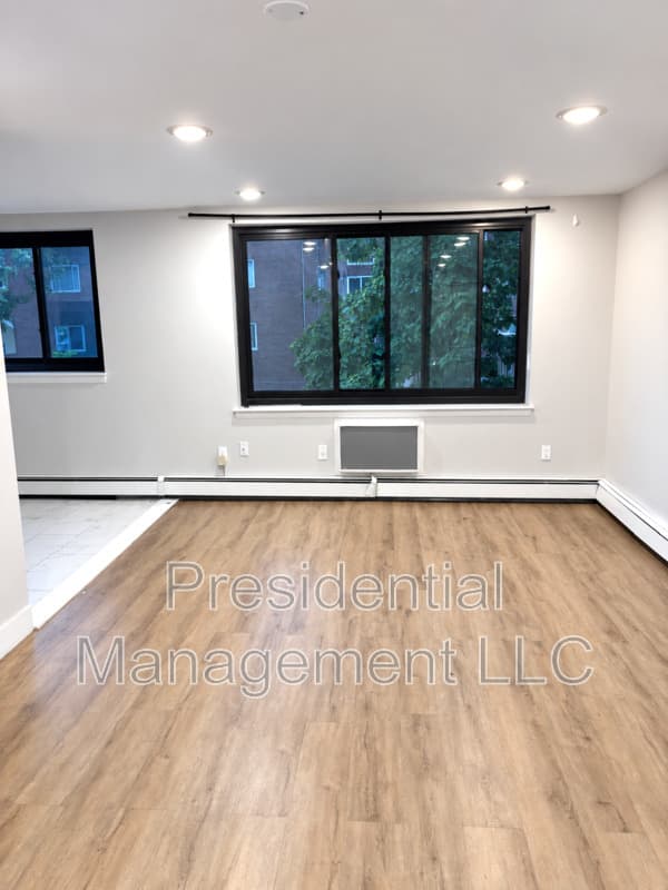 Hartford Condo: 280 Collins St