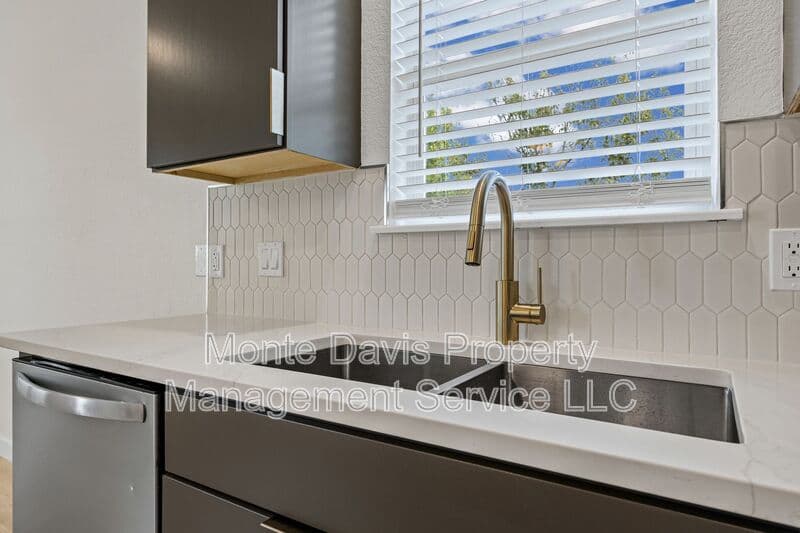 Austin Condo: 1802 Springdale Rd
