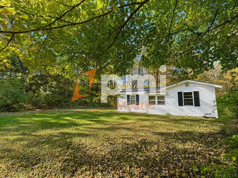North Stonington House: 24 Milltown Road