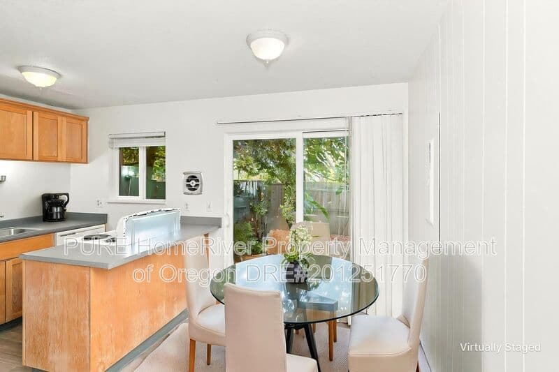 Portland Townhome: 6919 N Ida Ave
