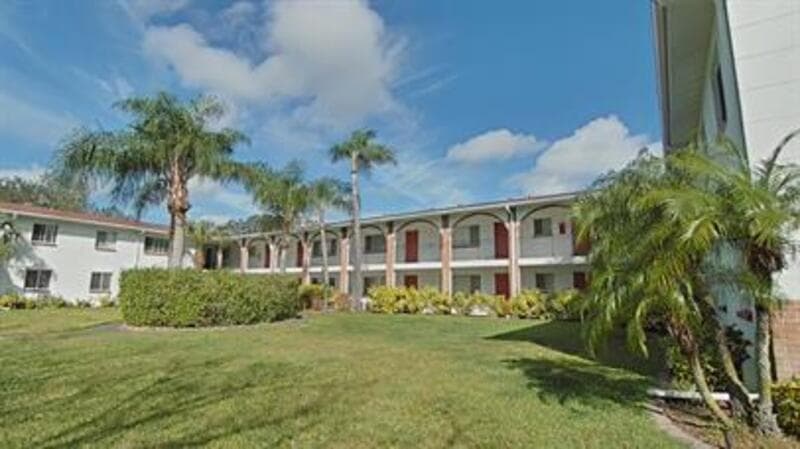 St. Petersburg Condo: 4729 39th Avenue North - 101