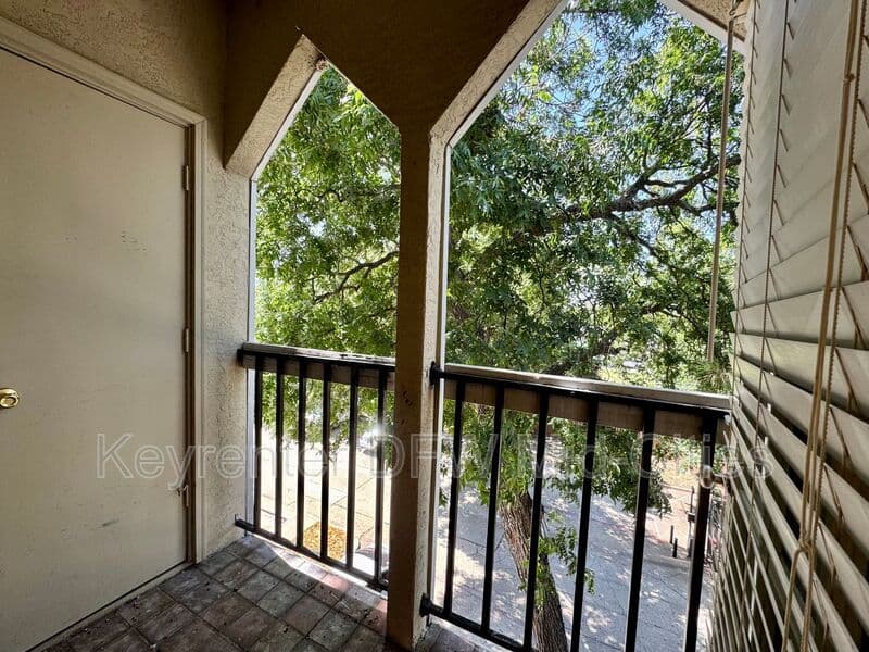 Dallas House: 4800 W Lovers Lane