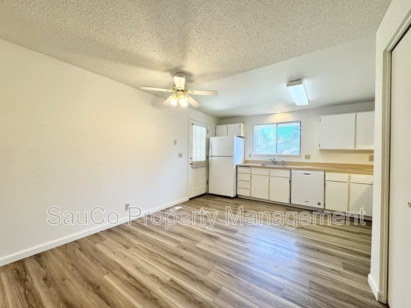 Hillsboro House: 1958 Northeast Darby Street