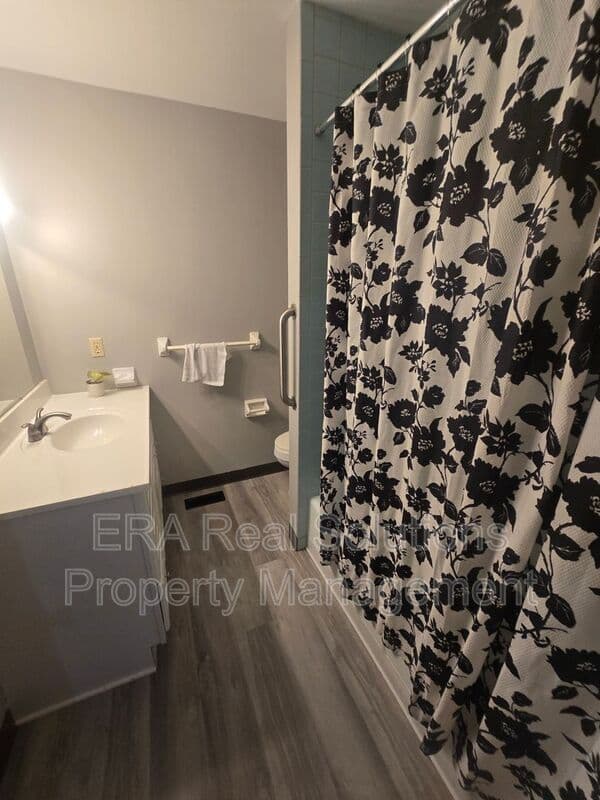 Columbus Condo: 2357 D S. WoodBrook Cr