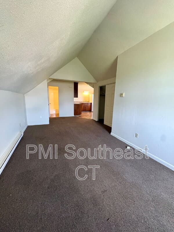 New London Condo: 54 Hempstead Street