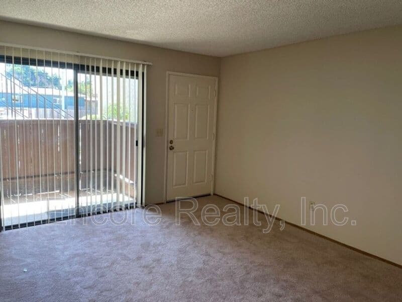 Chula Vista Condo: 616 Oaklawn Avenue