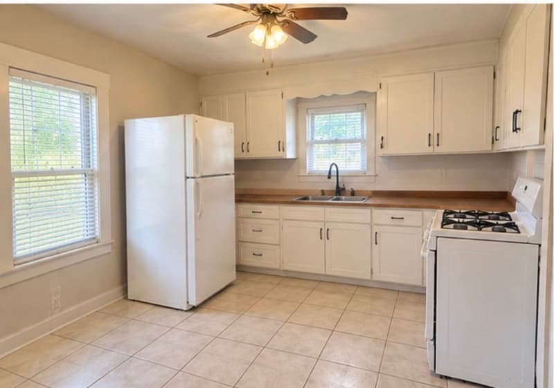 Ada House: 714 South Oak Avenue