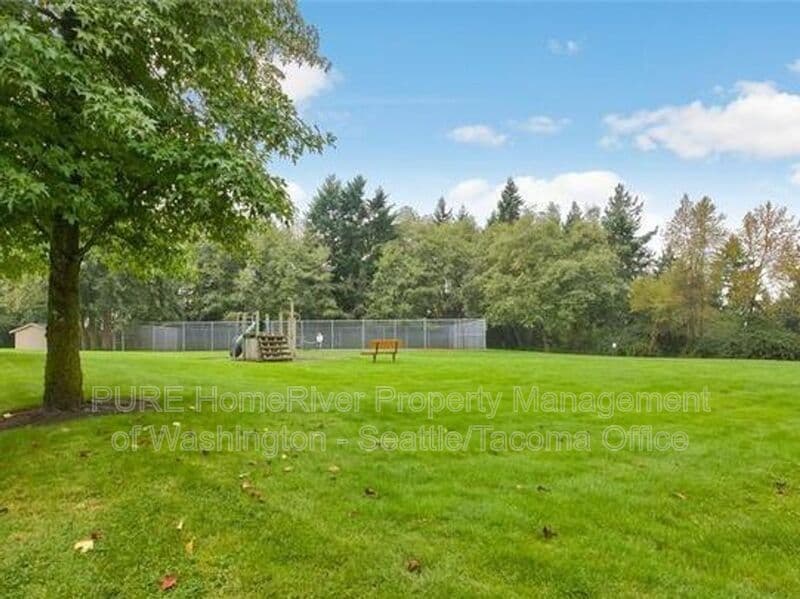 Federal Way Condo: 31500 33rd PL SW