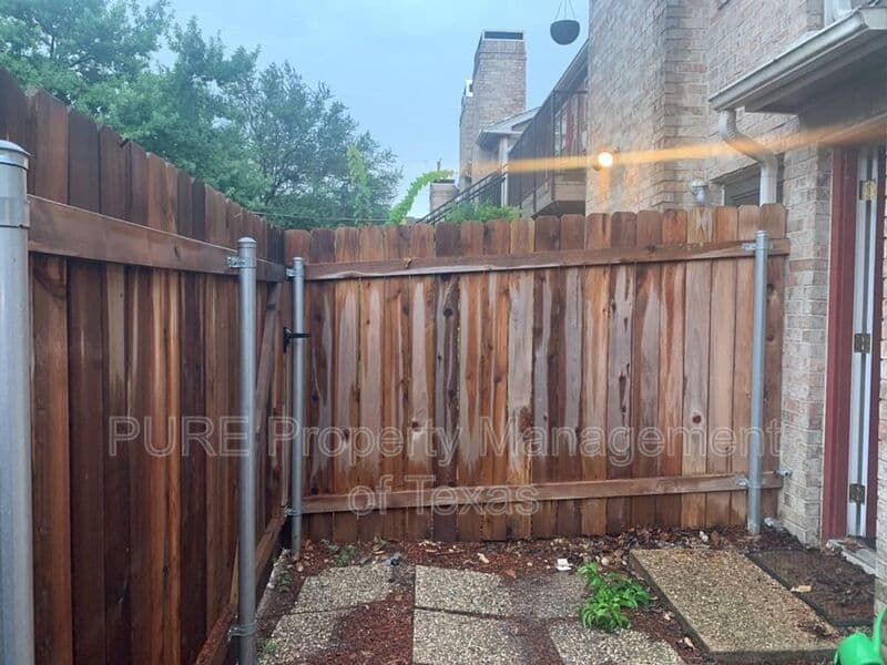 Austin House: 2907 Pearl St