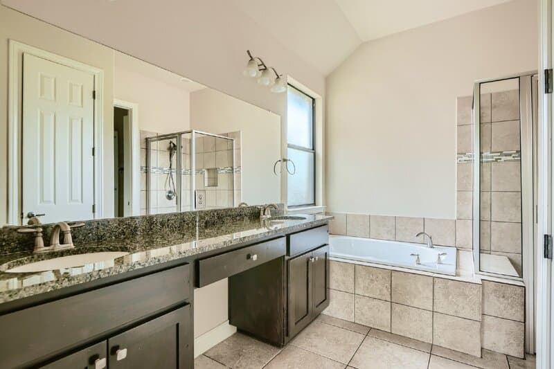 Round Rock House: 400 Entrada Way
