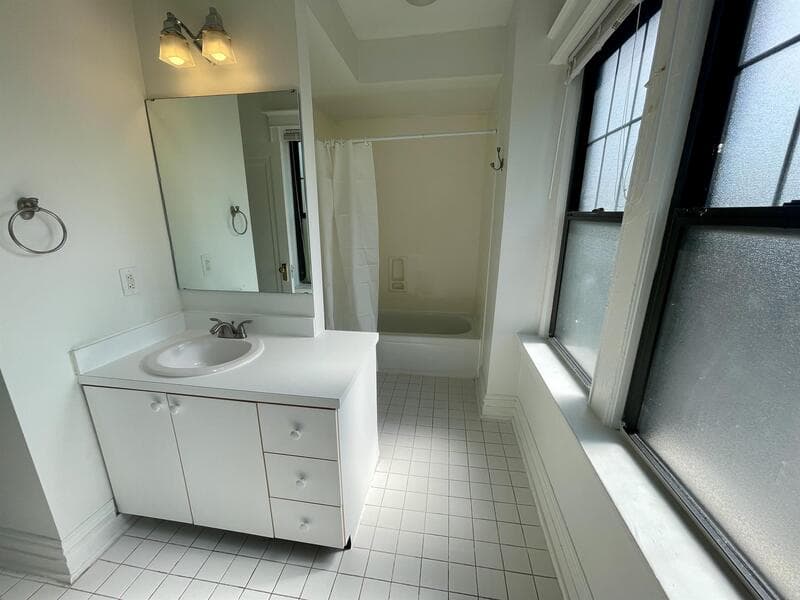 St Louis Condo: 6332 North Rosebury Avenue 1W