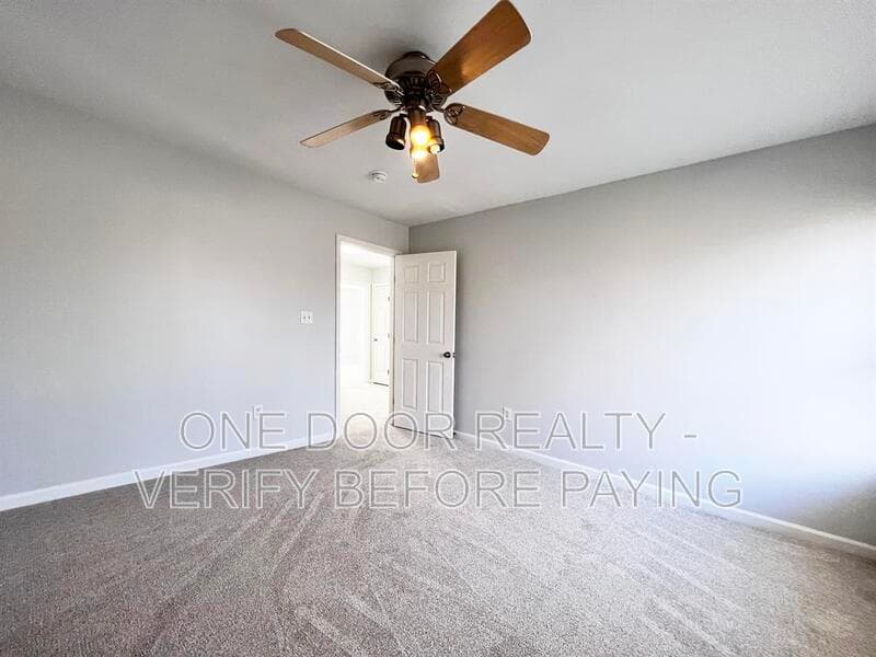 Williamsburg House: 120 Low Ridge Rd
