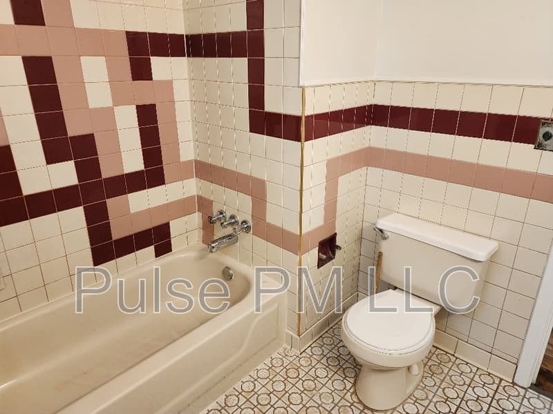 Florence House: 314 Saint Jude Circle