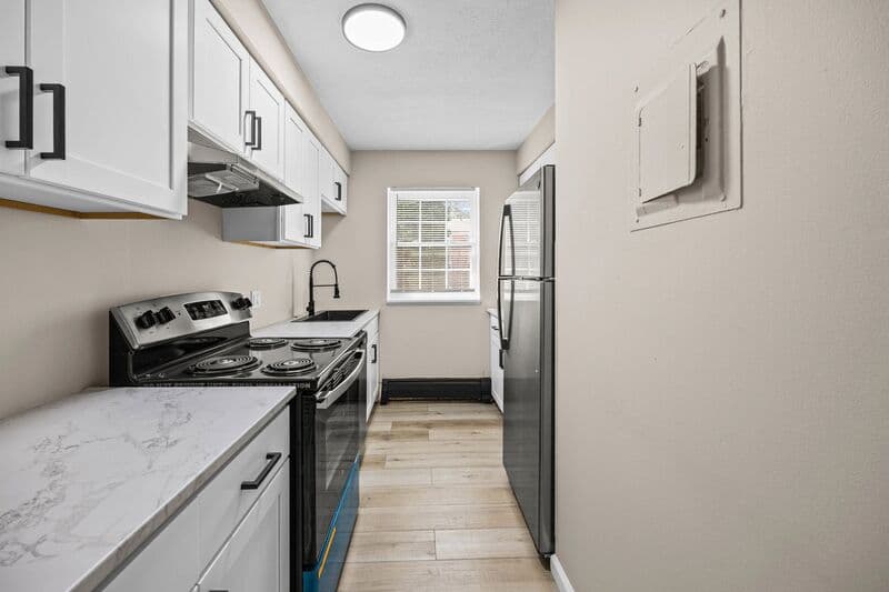 Bloomfield Apartment: 35 oakmount Avenue