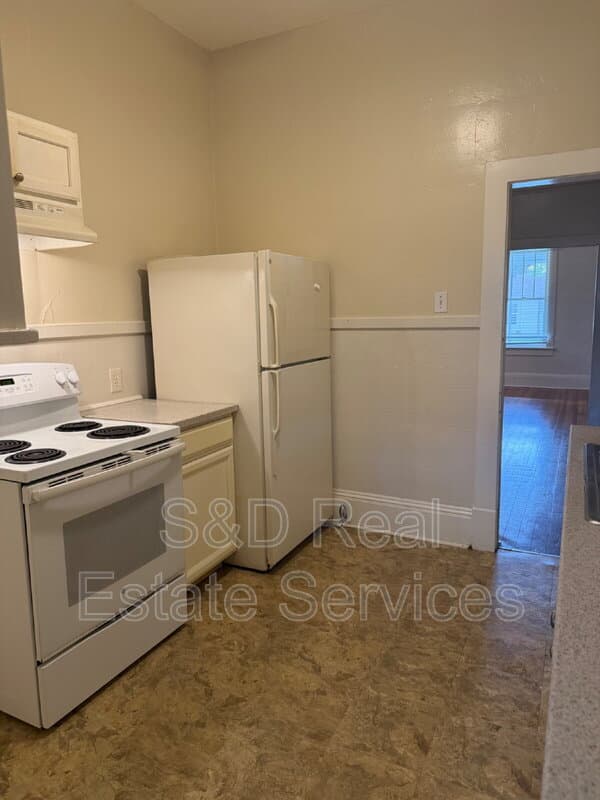Bartow House: 340 W Stanley St