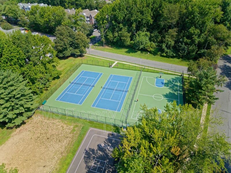 Hamilton Townhome: 96 Versailles Ct