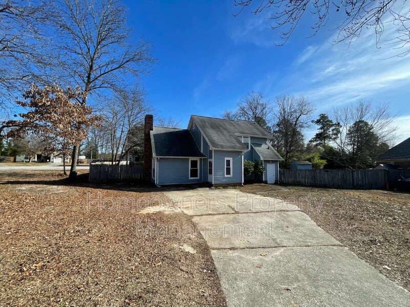 Fayetteville House: 6383 Hawfield Dr