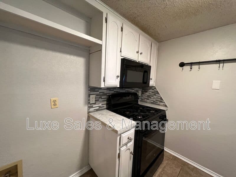 Moore House: 2137 Goodrich Drive