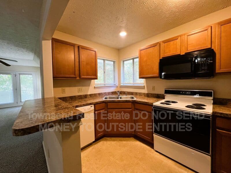 Fayetteville House: 3355 Galleria Drive