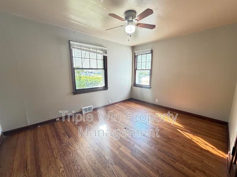 Saint Louis House: 7417 Pleaseway Drive
