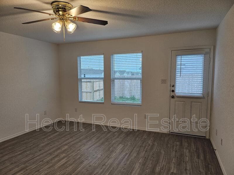 Seguin House: 5911 Coahulia Ridge