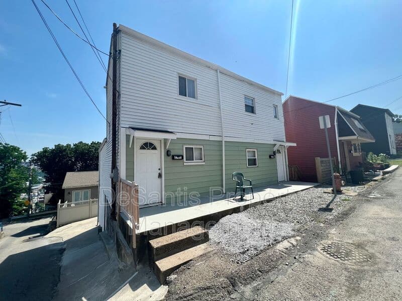 Pittsburgh House: 2701 Oakely Way