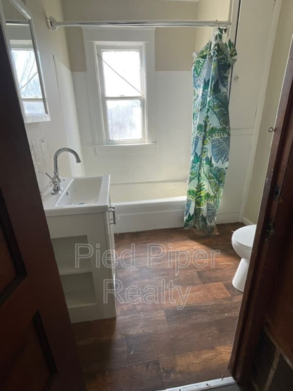 Freeport Condo: 434 1/2 S State Ave