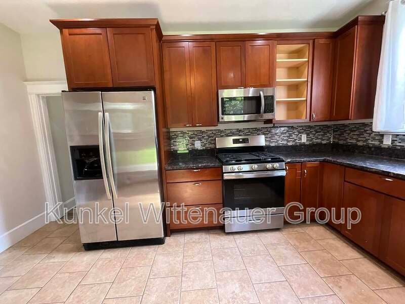 Belleville House: 7 Signal Hill Blvd