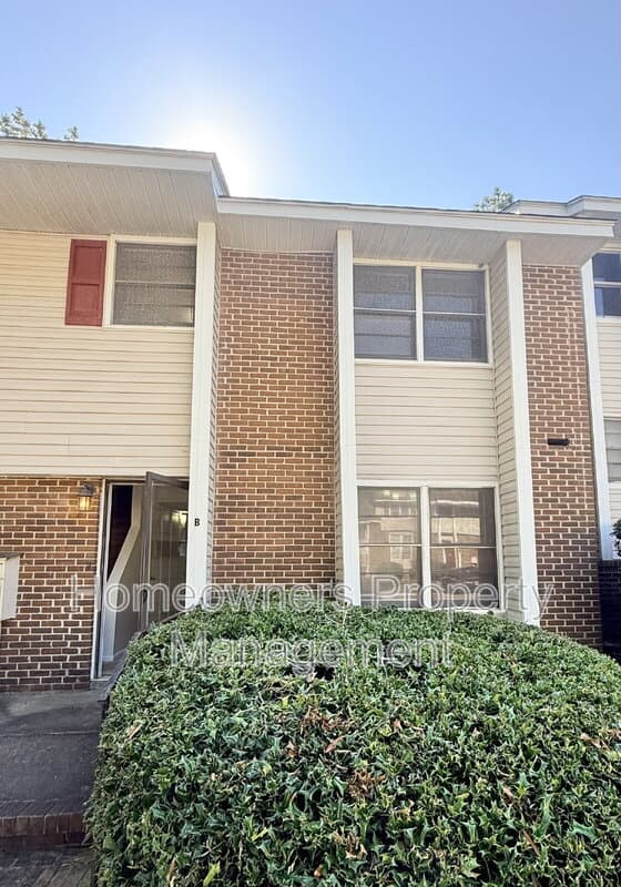 Fayetteville House: 599 Winding Creek Rd